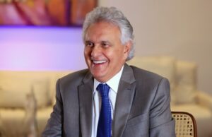 Caiado sanciona lei que concede 5,4% de reajuste aos professores da rede pública estadual