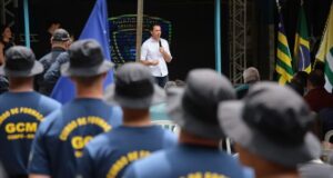 "Não adianta querer conversar com bandido", dispara Vilela em entrega de equipamentos à GCM