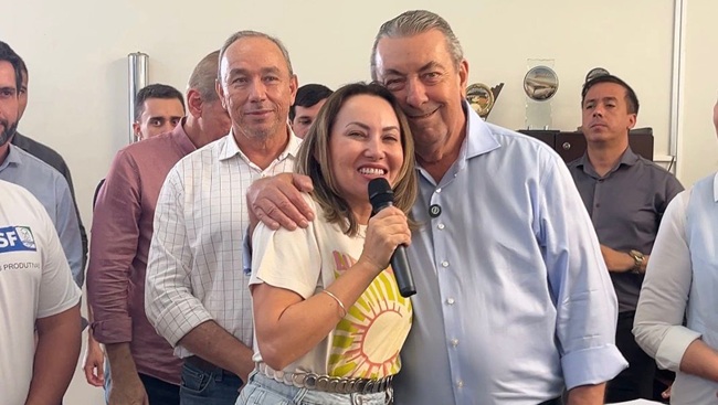 “Conte conosco também, somos seus aliados”, diz Camila Rosa para Zé Mário Schreiner "Conte conosco também, somos seus aliados", diz Camila Rosa para Zé Mário Schreiner