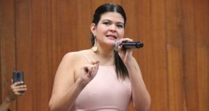 Aava Santiago vira alvo de ação do PSDB no TRE por infidelidade partidária