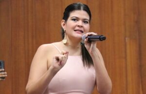 Aava Santiago vira alvo de ação do PSDB no TRE por infidelidade partidária