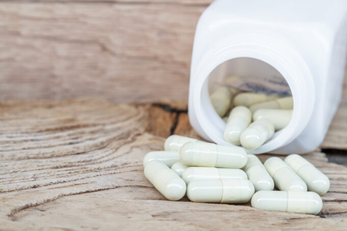 Anvisa chama atenção para possíveis efeitos no fígado ligados ao uso de suplementos e medicamentos com cúrcuma