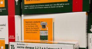 Vacinação contra a dengue em profissionais da saúde faz parte das ações da Prefeitura de Goiânia para reduzir casos da doença na capital
