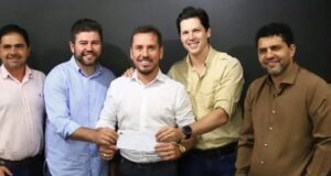 Eleições 2026: Prefeito deixa o PL, se filia ao MDB e declara apoio a Daniel Vilela