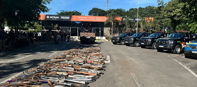 Detran-GO destrói cerca de 500 escapamentos barulhentos Detran-GO destrói cerca de 500 escapamentos barulhentos