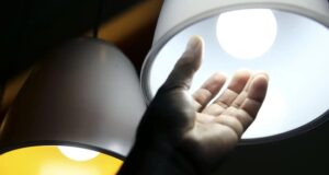 Aneel mantém bandeira verde e conta de luz não terá acréscimo em abril