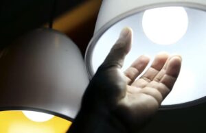 Aneel mantém bandeira verde e conta de luz não terá acréscimo em abril