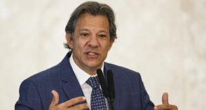 Governo Lula tenta segurar combustível e Haddad vai propor acordo aos estados
