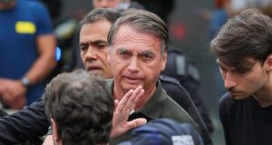 Alexandre de Moraes concede prisão domiciliar a Jair Bolsonaro