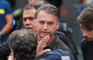Alexandre de Moraes concede prisão domiciliar a Jair Bolsonaro