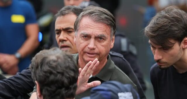 Alexandre de Moraes concede prisão domiciliar a Jair Bolsonaro Alexandre de Moraes concede prisão domiciliar a Jair Bolsonaro