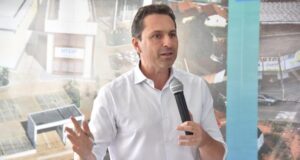 Vilela sobe o tom: “Atenção para quem anda com quem vende vaga de Medicina e é pedófilo”