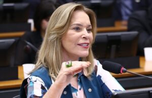 "Após uma decisão serena, encerro minha trajetória no PSDB", anuncia Lêda Borges
