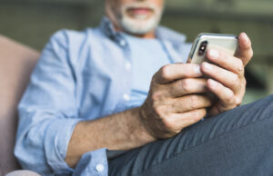 Prova de vida do GoiâniaPrev agora pode ser feita pela internet; veja como funciona Reconhecimento facial pelo aplicativo GOV.BR permite que beneficiários do GoiâniaPrev realizem a prova de vida usando apenas o celular