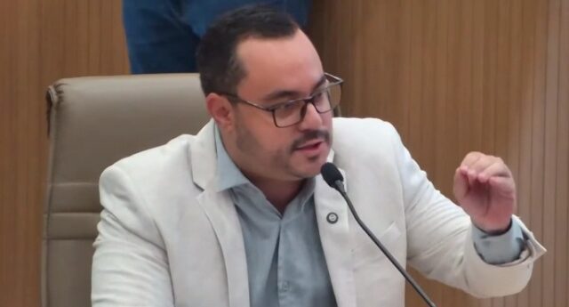 Tales de Castro diz que fake news do IPTU vem de "insatisfeitos sem cargos" na gestão