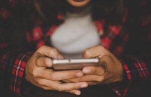 Teleatendimento do SUS amplia acesso ao cuidado em saúde mental para pessoas com problemas com jogos e apostas