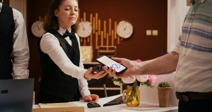 Check-in digital vira obrigatório em hotéis do Brasil; veja o que muda Check-in digital muda a chegada de hóspedes em hotéis do Brasil