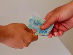 Salário mínimo pode chegar a R$ 1.717 em 2027, segundo projeção do governo