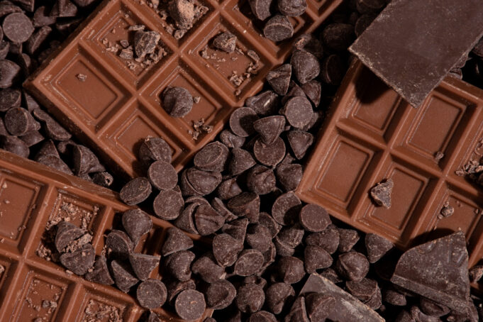 Senado aprova regra sobre a quantidade de cacau nos chocolates Nova regra estabelece percentual de cacau e traz mudanças para produção de chocolates