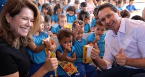 Prefeito Vilela lança vacinação escolar com meta de imunizar 30 mil crianças