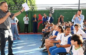 Prefeito Sandro Mabel anuncia chamamento de 102 concursados da Educação