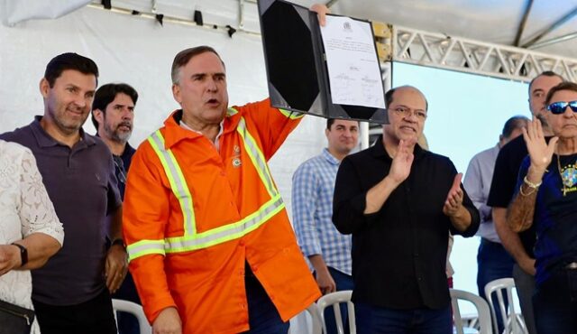 "Esses carrapatos têm que ser tirados da política", diz Mabel em discurso na Comurg