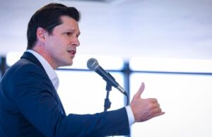 "Agressor de mulher vai ter que pagar pelo próprio monitoramento", anuncia Daniel Vilela