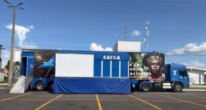 Caminhão da CAIXA leva negociação de dívidas a Aparecida de Goiânia