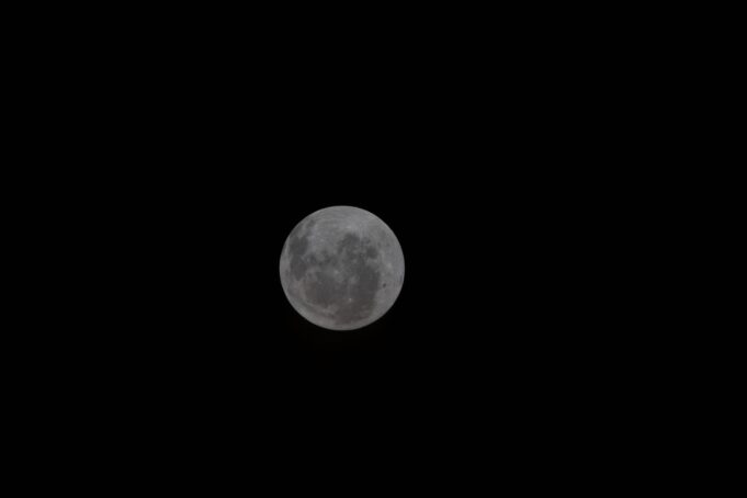 Artemis II da NASA registra foto inédita da Lua feita por humanos Astronautas da Artemis II registram nova imagem da Lua