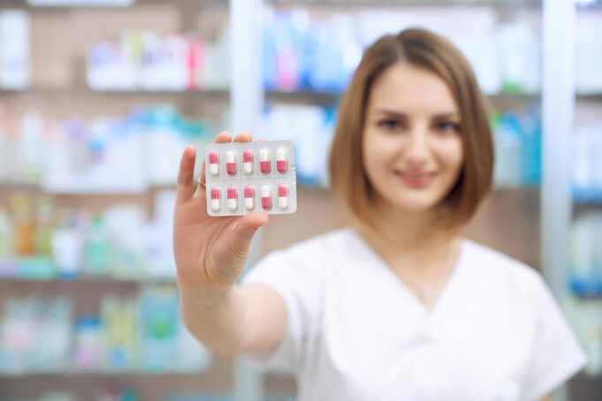Nova lei libera venda de medicamentos em supermercados; veja como funciona Venda de medicamentos em supermercados agora é permitida com regras definidas