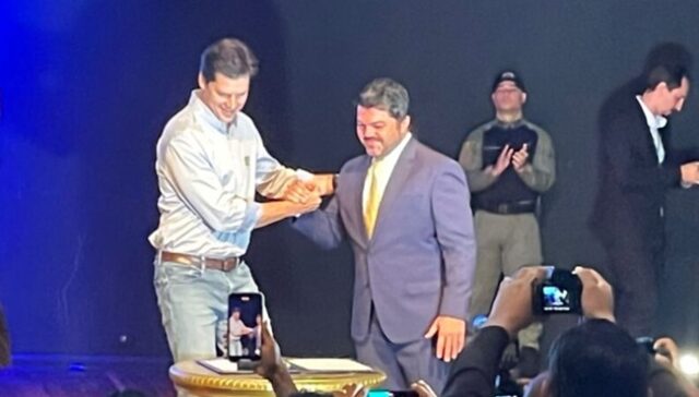 Prefeito do PL declara apoio a Daniel Vilela e o chama de “próximo governador” Prefeito do PL declara apoio a Daniel Vilela e o chama de “próximo governador”