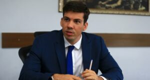 Pedro Sales chama Lula de “atraso”, Bolsonaro de “passado” e aposta em Caiado para 2026