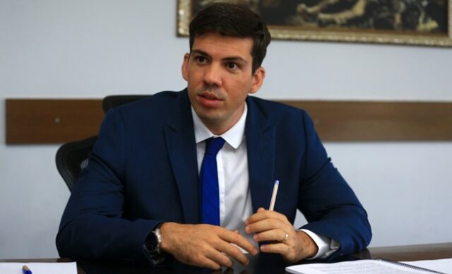 Pedro Sales chama Lula de “atraso”, Bolsonaro de “passado” e aposta em Caiado para 2026 Pedro Sales chama Lula de “atraso”, Bolsonaro de “passado” e aposta em Caiado para 2026