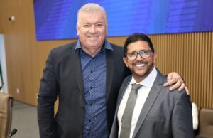 Gilsão Meu Povo oficializa posse de Domingos Rodrigues na Câmara de Aparecida