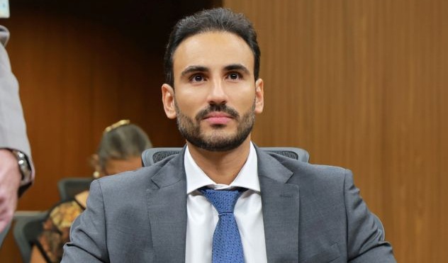 Representante do Norte de Goiás, Givago Valadares é empossado como deputado