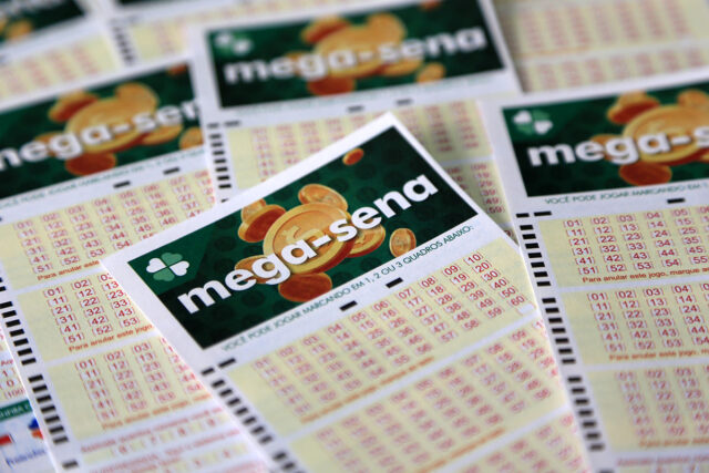 Mega-Sena de 30 anos chega a R$ 200 milhões e movimenta apostas em todo o país