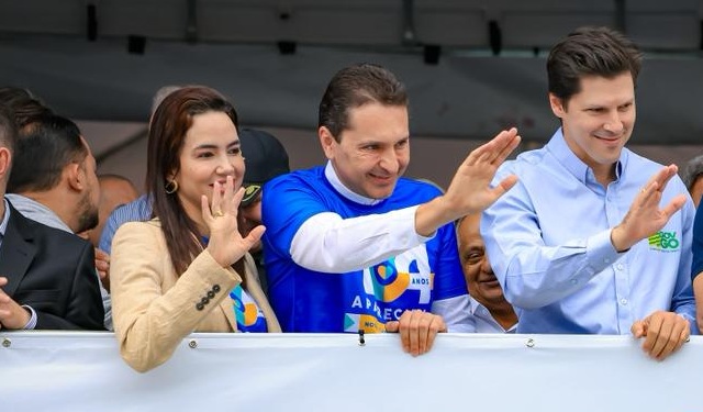 Daniel e Vilela anunciam pacote “Pra Frente Aparecida” no valor de R$ 301 milhões Daniel e Vilela anunciam pacote "Pra Frente Aparecida" no valor de R$ 301 milhões