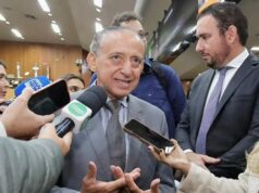 Prefeito em exercício Anselmo Pereira envia à Câmara reajuste salarial de servidores da Educação Prefeito em exercício Anselmo Pereira envia à Câmara reajuste salarial de servidores da Educação