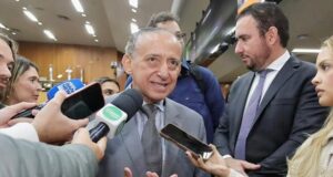 Prefeito em exercício Anselmo Pereira envia à Câmara reajuste salarial de servidores da Educação