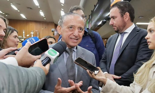 Prefeito em exercício Anselmo Pereira envia à Câmara reajuste salarial de servidores da Educação Prefeito em exercício Anselmo Pereira envia à Câmara reajuste salarial de servidores da Educação