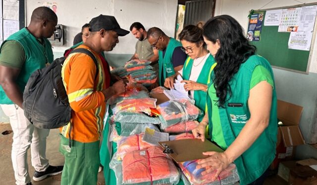 Comurg entrega 115 mil novos uniformes e EPIs aos servidores