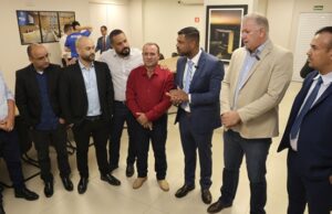 Romário visita a Câmara de Aparecida e admite possível apoio de vereadores para deputado