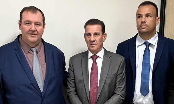 Vanderlan Cardoso visita Prefeitura e Câmara de Aparecida e faz prestação de contas Vanderlan Cardoso visita Prefeitura e Câmara de Aparecida e faz prestação de contas