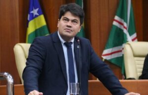 Vereador pode provocar demissão de 6 mil professores em Goiânia