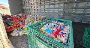 Alimentos arrecadados na Pecuária beneficiam famílias de pacientes em tratamento no Araújo Jorge