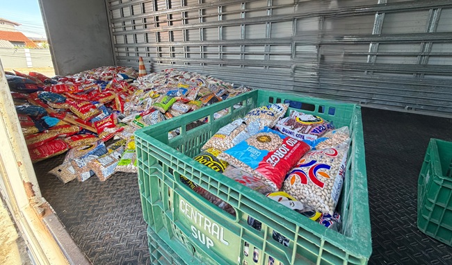 Alimentos arrecadados na Pecuária beneficiam famílias de pacientes em tratamento no Araújo Jorge Alimentos arrecadados na Pecuária beneficiam famílias de pacientes em tratamento no Araújo Jorge