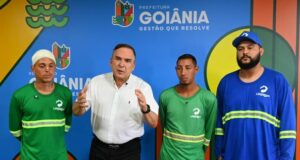 Prefeito Mabel recebe funcionários da limpeza urbana que foram agredidos
