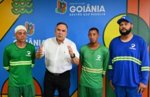 Prefeito Mabel recebe funcionários da limpeza urbana que foram agredidos Prefeito Mabel recebe funcionários da limpeza urbana que foram agredidos