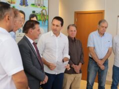Parceria entre Vilela e Vanderlan garante início do asfaltamento no Rosa dos Ventos Parceria entre Vilela e Vanderlan garante início do asfaltamento no Rosa dos Ventos