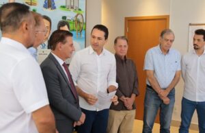 Parceria entre Vilela e Vanderlan garante início do asfaltamento no Rosa dos Ventos Parceria entre Vilela e Vanderlan garante início do asfaltamento no Rosa dos Ventos